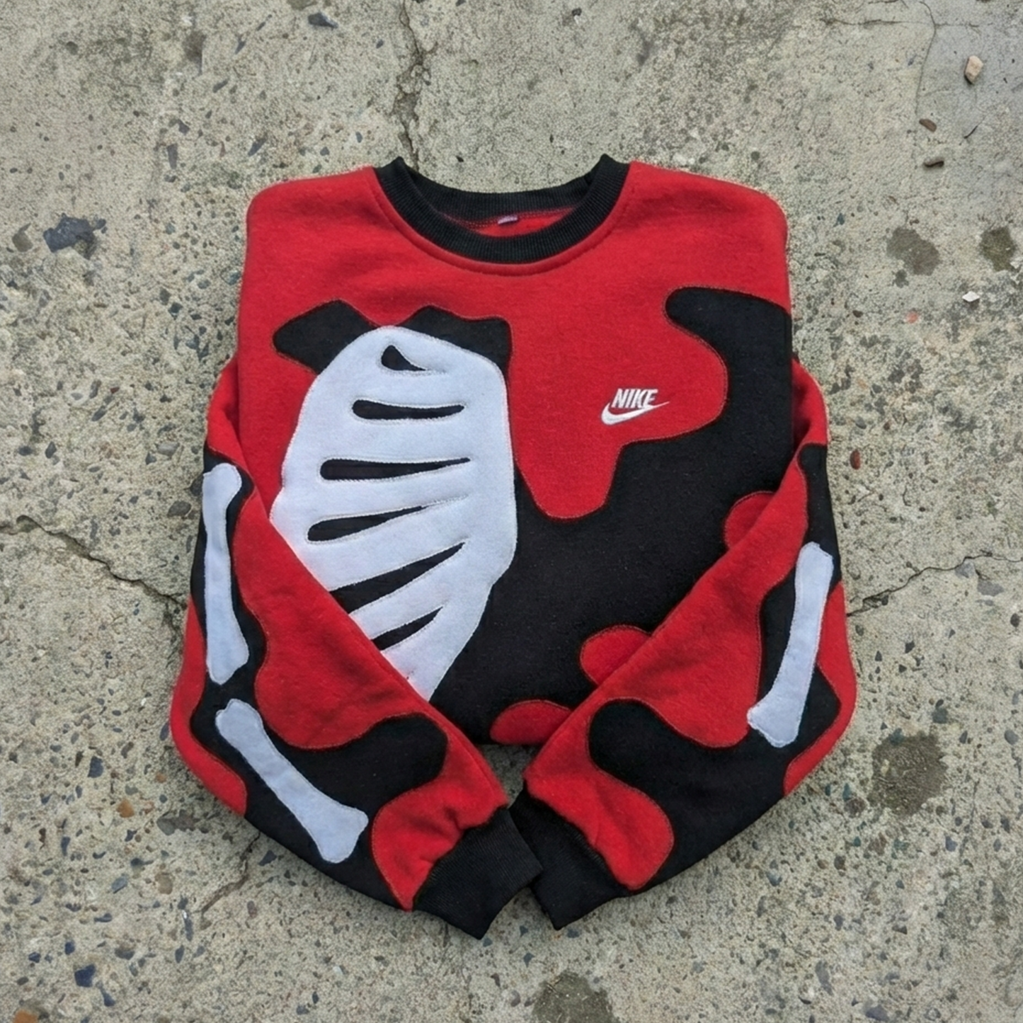 'CRIMSON DECAY' SWEATSHIRT (M)