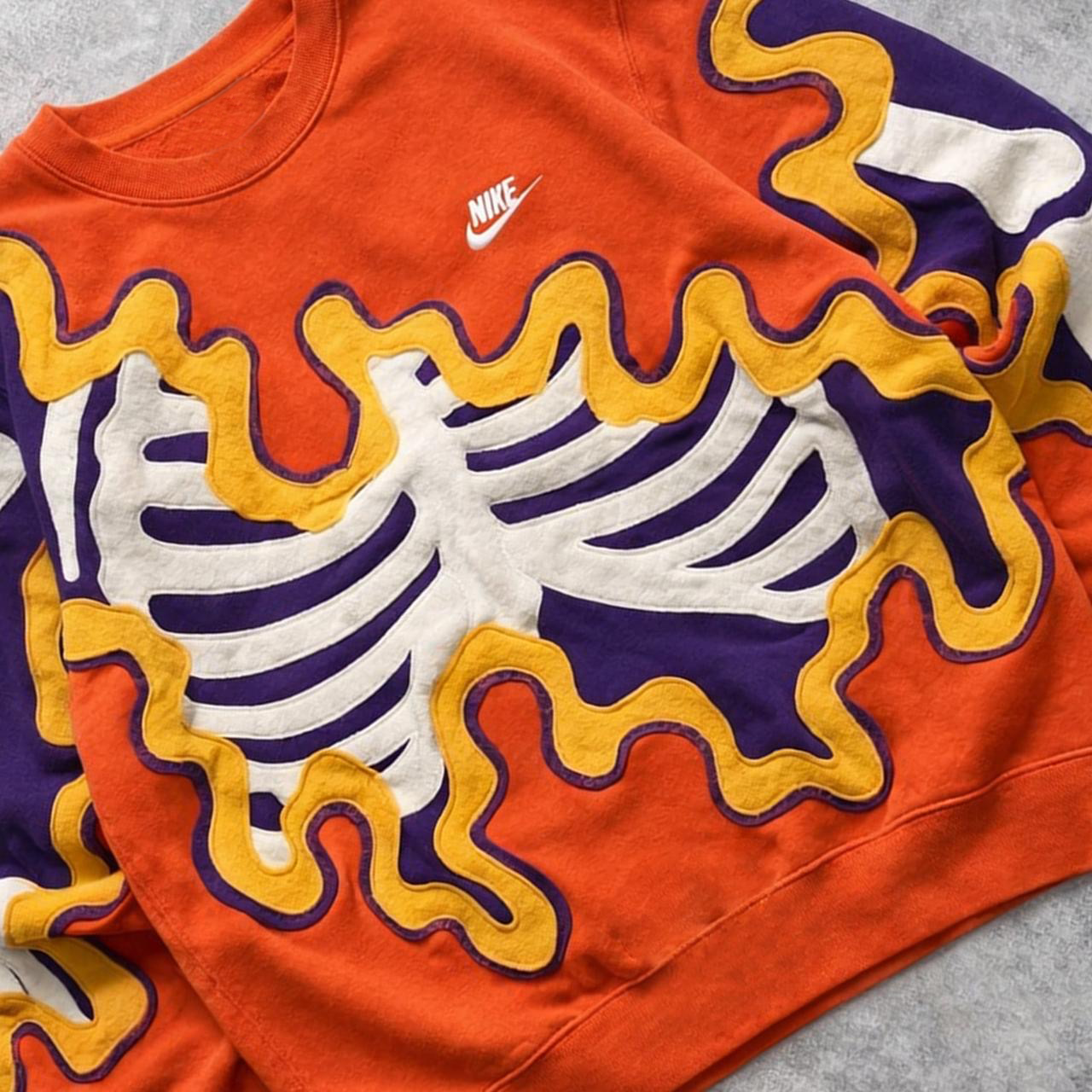 'MELTED BONE' SWEATSHIRT (L)