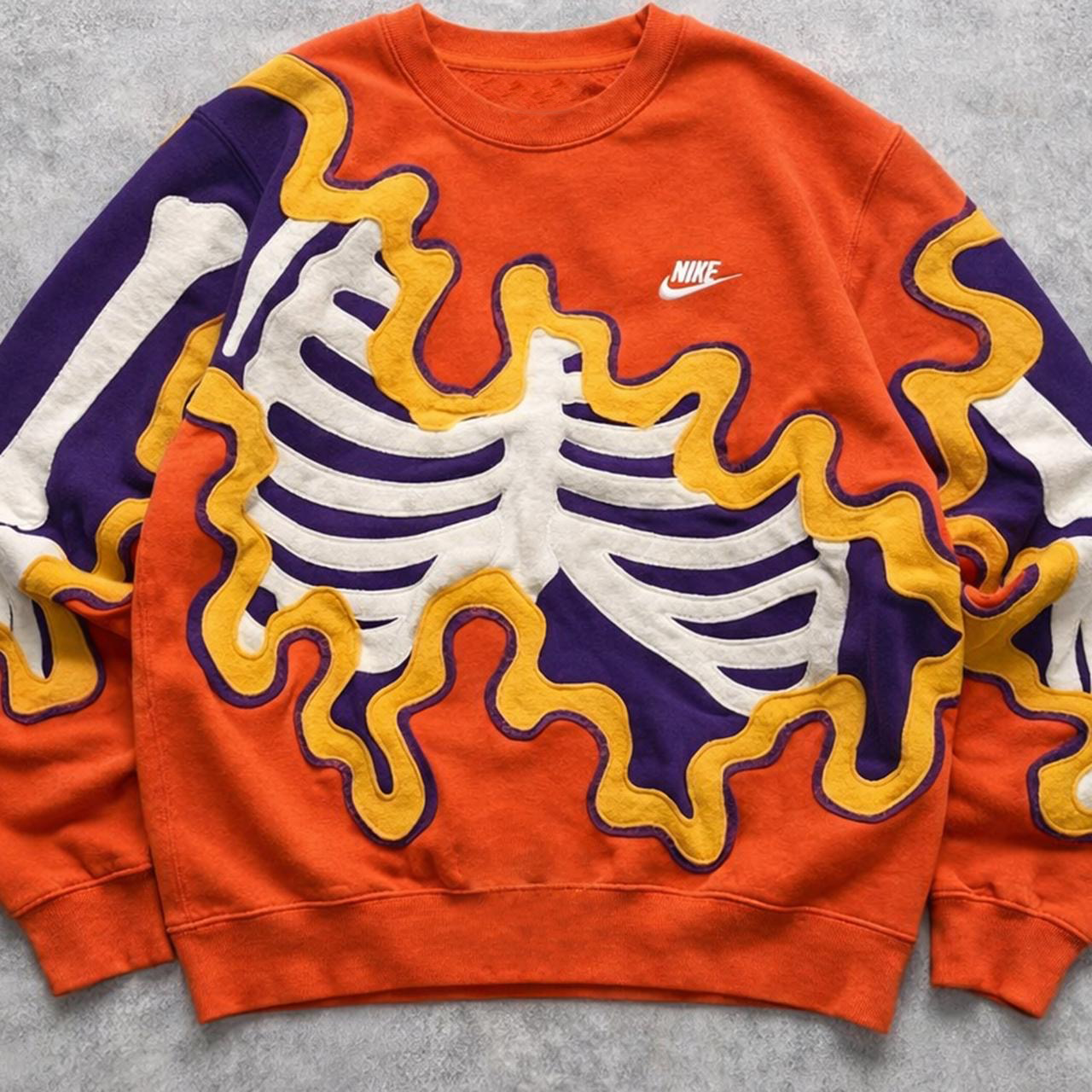 'MELTED BONE' SWEATSHIRT (L)
