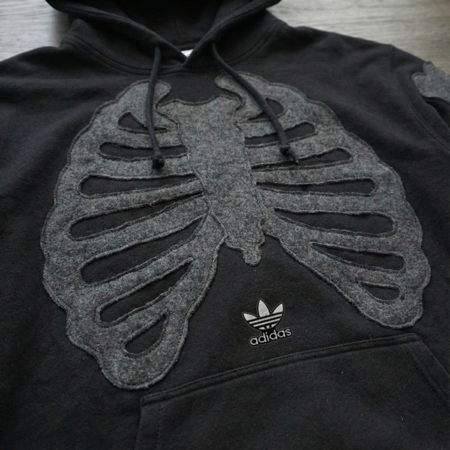 'CARBON BONE' HOODIE (L)